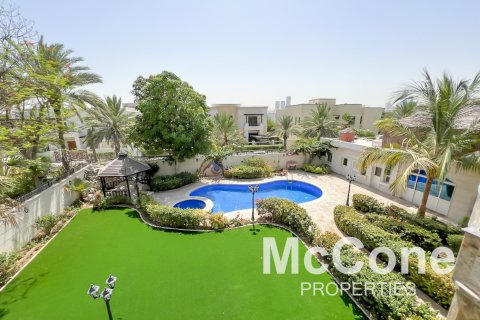 Vila v Emirates Hills, Dubai, SAE 6 ložnice, 1778.35 m² Č.: 587576 - fotografie 18