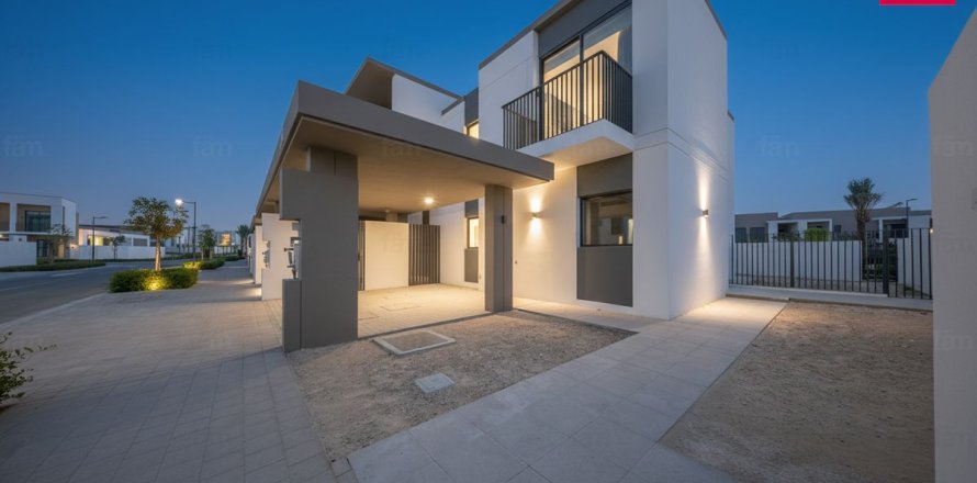 ویلا در Dubai ، امارات متحده عربی 4 خوابه ، 273.1 متر مربع.  شماره 701292