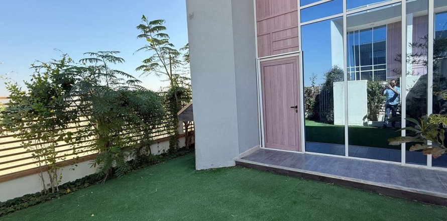 Townhouse in Dubai, UAE 1 bedroom, 56.7 sq.m. № 694098