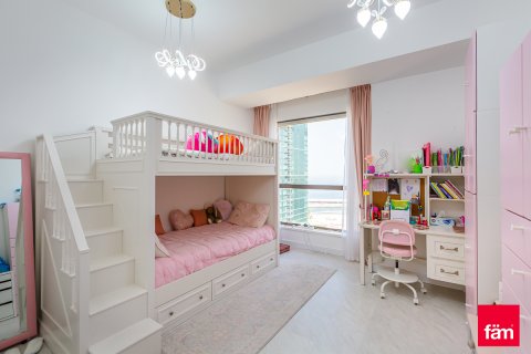 Lägenhet till försäljning i Dubai, UAE 3 sovrum, 173 kvm Nr. 694099 - fotografi 9