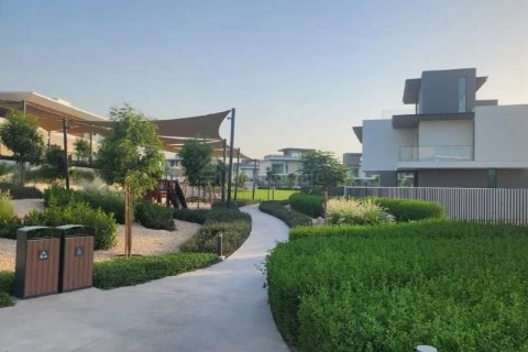 Villa in The Valley, Dubai, UAE 5 bedrooms, 930 sq.m. № 719686 - photo 5