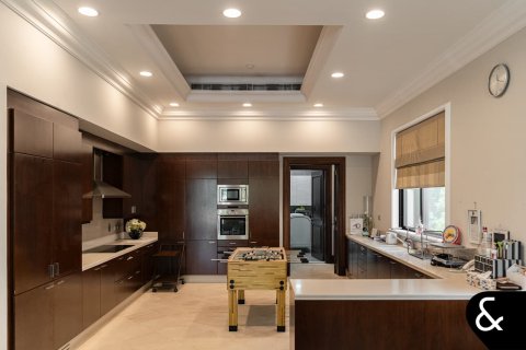 Вилла Emirates Hills, Дубай, БАӘ-да 7 жатын бөлмелер, 1059 м² № 667084 - фото 9