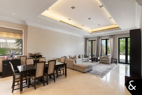 Вилла Emirates Hills, Дубай, БАӘ-да 7 жатын бөлмелер, 1059 м² № 667084 - фото 7