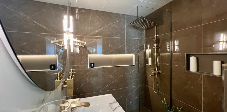 Apartmen di Jumeirah Lake Towers, Dubai, UAE 1 bilik tidur, 69.4199 meter persegi № 692038