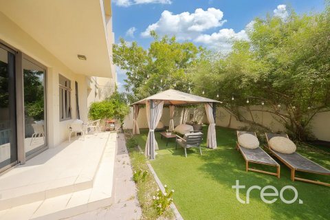 Townhouse in Reem, Dubai, UAE 3 bedrooms, 220.27 sq.m. № 741104 - photo 2