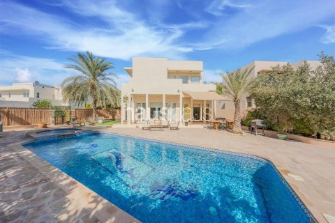 Villa in vendita a Arabian Ranches, Dubai, EAU 5 camere da letto, 390 mq. № 625955 - foto 1