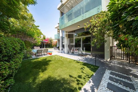 Villa til salgs i Mohammed Bin Rashid City, Dubai, Emiratene 5 soverom, 715 kvm Nr. 682683 - Foto 14