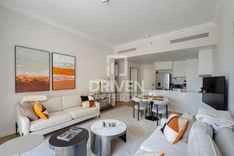 Apartmen di Jumeirah, Dubai, UAE 2 bilik tidur, 120.31 meter persegi № 768678 - foto 1