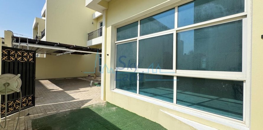 Huvila Al Barsha, Dubai, Arabiemiraatit 5 makuuhuonetta, 371.6 m2 № 662068