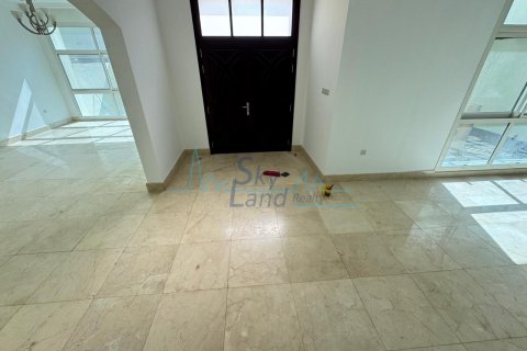 Huvila Al Barsha, Dubai, Arabiemiraatit 5 makuuhuonetta, 371.6 m2 № 662068 - kuva 18