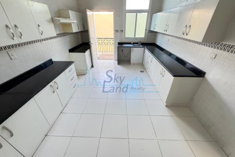 Huvila Al Barsha, Dubai, Arabiemiraatit 5 makuuhuonetta, 371.6 m2 № 662068 - kuva 5