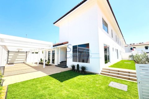 Vila u gradu Jumeirah, Dubai, UAE 5 spavaće sobe, 418.1 m2 Br. 662072 - Slika 1