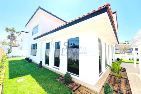 Vila u gradu Jumeirah, Dubai, UAE 5 spavaće sobe, 418.1 m2 Br. 662072 - Slika 30