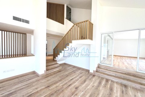 Vila u gradu Jumeirah, Dubai, UAE 5 spavaće sobe, 418.1 m2 Br. 662072 - Slika 3