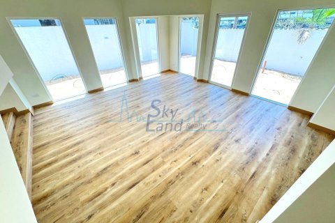 Vila u gradu Jumeirah, Dubai, UAE 5 spavaće sobe, 418.1 m2 Br. 662072 - Slika 7