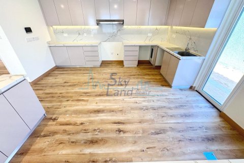 Vila u gradu Jumeirah, Dubai, UAE 5 spavaće sobe, 418.1 m2 Br. 662072 - Slika 4