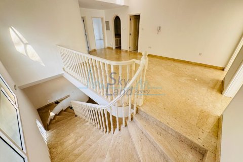 Huvila Umm Suqeim, Dubai, Arabiemiraatit 5 makuuhuonetta, 371.6 m2 № 662070 - kuva 4