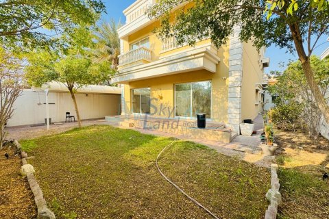 Huvila Umm Suqeim, Dubai, Arabiemiraatit 5 makuuhuonetta, 371.6 m2 № 662070 - kuva 1