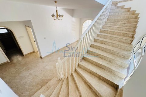 Huvila Umm Suqeim, Dubai, Arabiemiraatit 5 makuuhuonetta, 371.6 m2 № 662070 - kuva 15