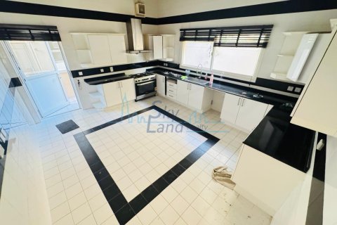 Huvila Umm Suqeim, Dubai, Arabiemiraatit 5 makuuhuonetta, 371.6 m2 № 662070 - kuva 5