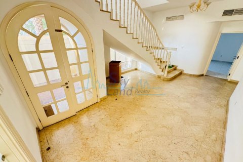 Huvila Umm Suqeim, Dubai, Arabiemiraatit 5 makuuhuonetta, 371.6 m2 № 662070 - kuva 3