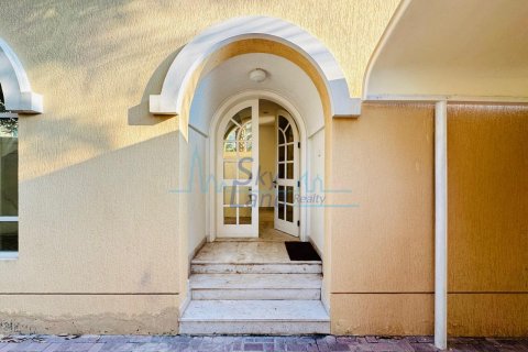 Huvila Umm Suqeim, Dubai, Arabiemiraatit 5 makuuhuonetta, 371.6 m2 № 662070 - kuva 18