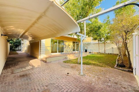 Huvila Umm Suqeim, Dubai, Arabiemiraatit 5 makuuhuonetta, 371.6 m2 № 662070 - kuva 16