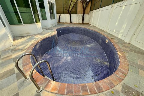 Vila di Umm Suqeim, Dubai, UEA 5 kamar tidur, 464.5 m2 nomor 662071 - foto 17