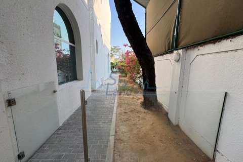 Vila di Umm Suqeim, Dubai, UEA 5 kamar tidur, 464.5 m2 nomor 662071 - foto 15