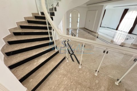Vila di Umm Suqeim, Dubai, UEA 5 kamar tidur, 464.5 m2 nomor 662071 - foto 10