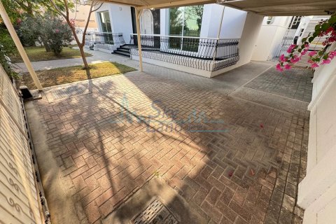Vila di Umm Suqeim, Dubai, UEA 5 kamar tidur, 464.5 m2 nomor 662071 - foto 16