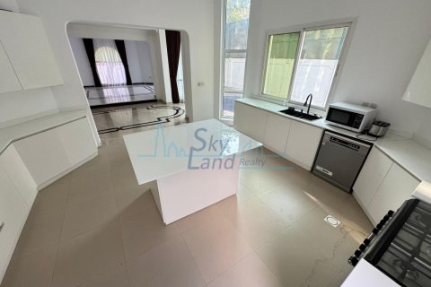 Vila di Umm Suqeim, Dubai, UEA 5 kamar tidur, 464.5 m2 nomor 662071 - foto 6