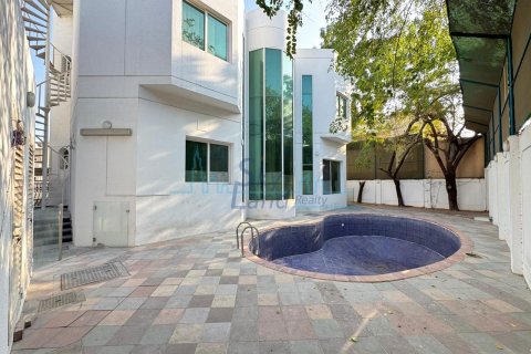 Vila di Umm Suqeim, Dubai, UEA 5 kamar tidur, 464.5 m2 nomor 662071 - foto 2