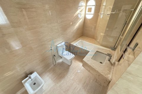 Vila di Umm Suqeim, Dubai, UEA 5 kamar tidur, 464.5 m2 nomor 662071 - foto 29