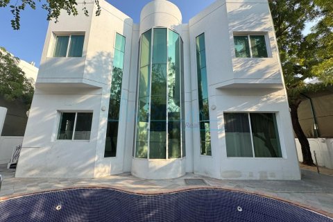 Vila di Umm Suqeim, Dubai, UEA 5 kamar tidur, 464.5 m2 nomor 662071 - foto 1