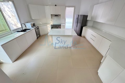 Vila di Umm Suqeim, Dubai, UEA 5 kamar tidur, 464.5 m2 nomor 662071 - foto 8