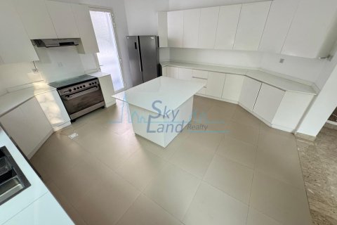 Vila di Umm Suqeim, Dubai, UEA 5 kamar tidur, 464.5 m2 nomor 662071 - foto 9