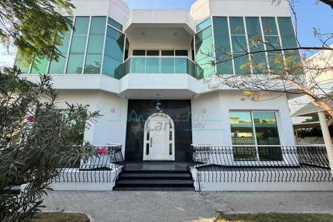 Vila di Umm Suqeim, Dubai, UEA 5 kamar tidur, 464.5 m2 nomor 662071 - foto 18