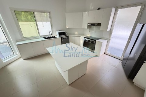 Vila di Umm Suqeim, Dubai, UEA 5 kamar tidur, 464.5 m2 nomor 662071 - foto 7