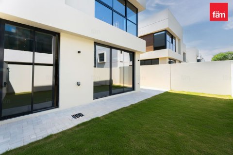 Villa asukohaga Dubai, AÜE: 3 magamistoaga, 281.6 m² Nr 709988