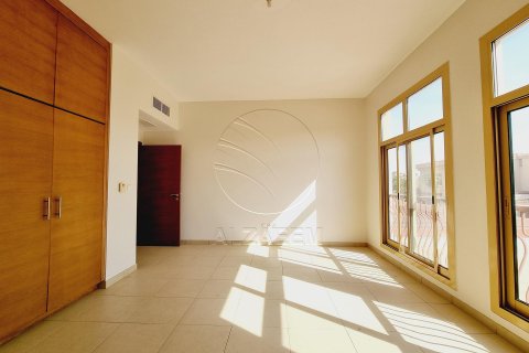 Řadový dům v Abu Dhabi, SAE 3 ložnice, 300 m² Č.: 615944 - fotografie 12