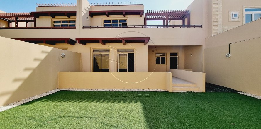 Řadový dům v Abu Dhabi, SAE 3 ložnice, 300 m² Č.: 615944
