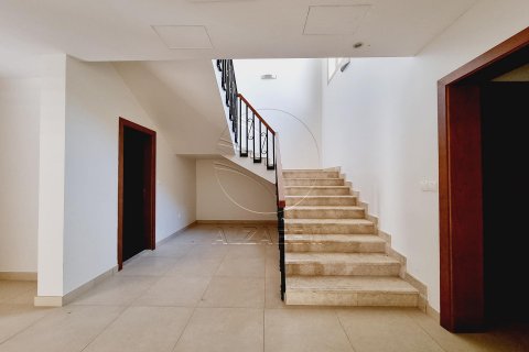 Řadový dům v Abu Dhabi, SAE 3 ložnice, 300 m² Č.: 615944 - fotografie 7