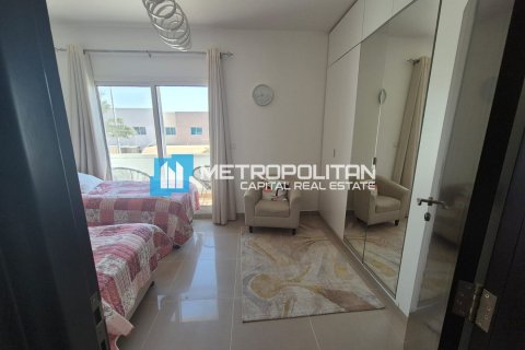 Vila di Al Reef, Abu Dhabi, UEA 3 kamar tidur, 174.1 m2 nomor 693878 - foto 18