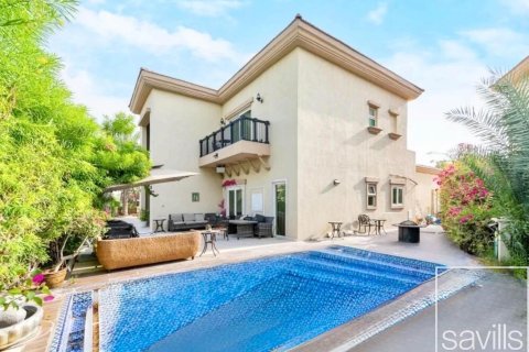 Villa te huur in Jumeirah Islands, Dubai, VAE 4 slaapkamers, 483 vr.m., nr 646401 - foto 1
