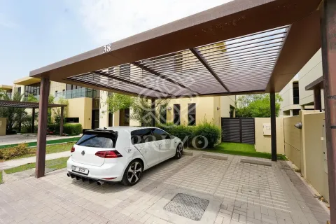 Villetta a schiera in affitto a Dubai, EAU 3 camere da letto, 253 mq. № 713970 - foto 2
