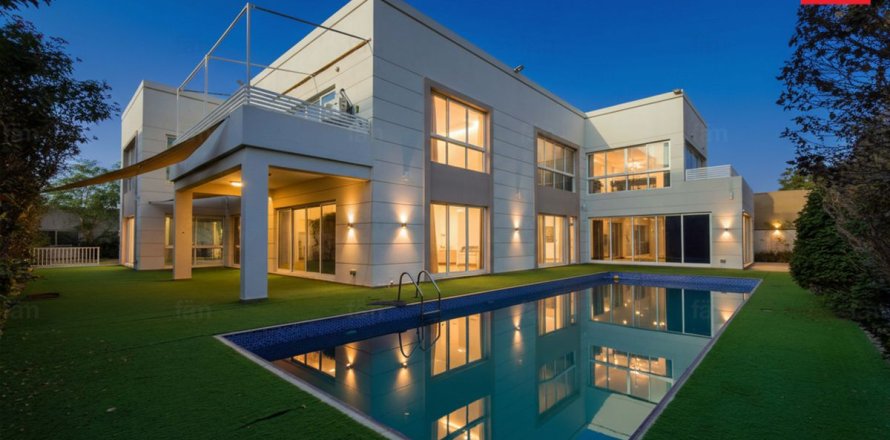 Vilë në Al Barsha, Dubai, Emiratet e Bashkuara Arabe 5 dhoma gjumi, 1393.5 m2. № 689374