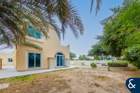 וילה למכירה ב Dubai Sports City, Dubai, איחוד האמירויות 4 חדרי שינה, 350 מ"ר, מספר 667731 - תמונה 2