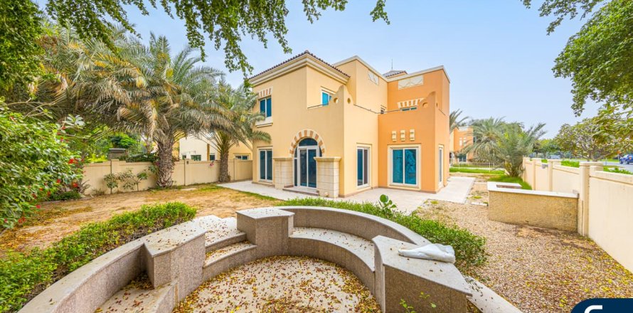 Villa i Dubai Sports City, Dubai, Emiratene 4 soverom, 350 kvm nr. 667731