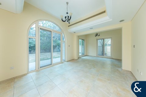 וילה למכירה ב Dubai Sports City, Dubai, איחוד האמירויות 4 חדרי שינה, 350 מ"ר, מספר 667731 - תמונה 3